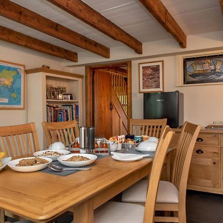 The White Cottage B&B Saint Teath ภายนอก รูปภาพ