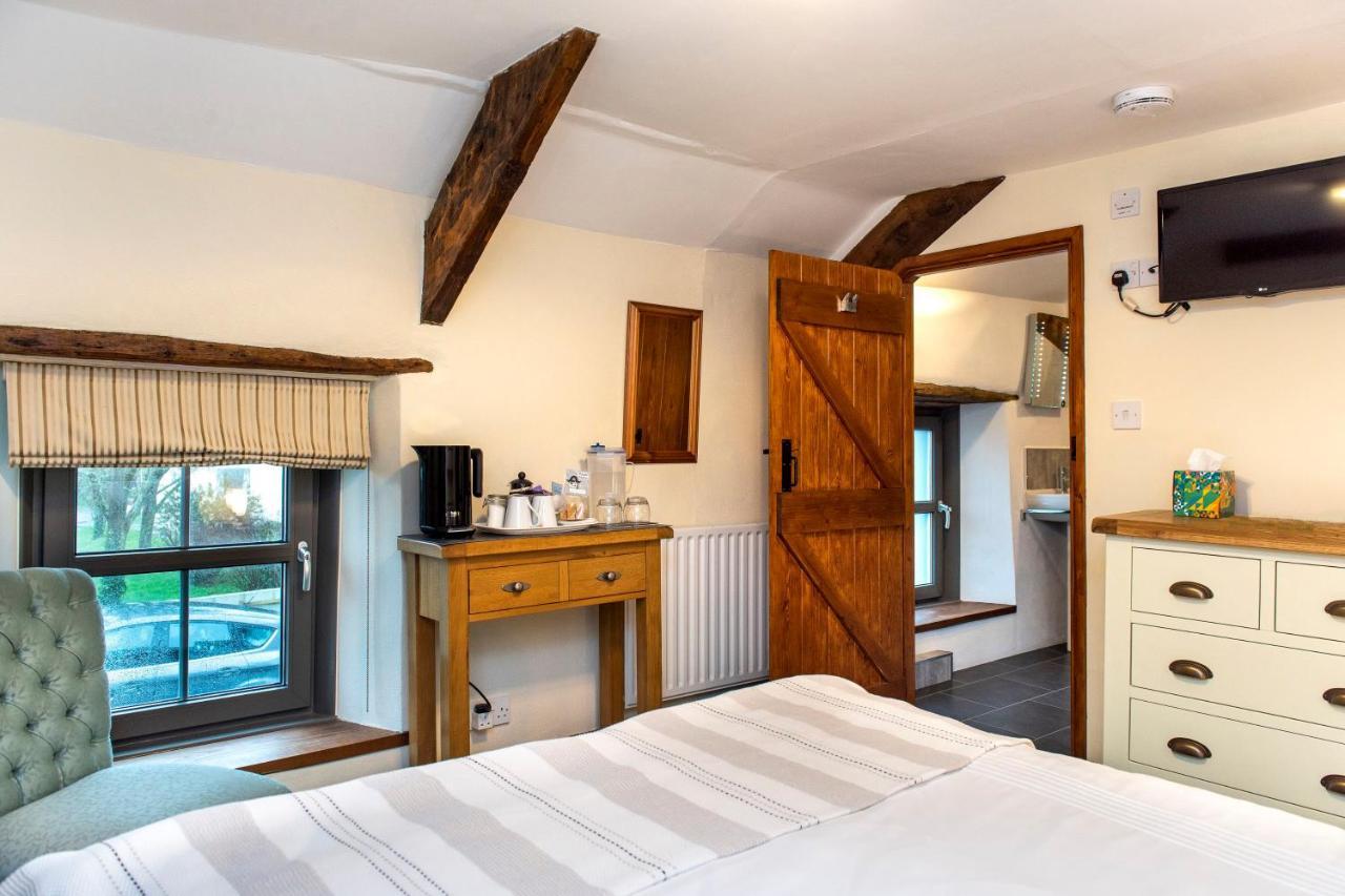 The White Cottage B&B Saint Teath ภายนอก รูปภาพ